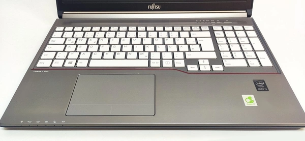 Fujitsu Lifebook E754 Core i7 4610m (4-gen.) 3,0 GHz / 4 GB / 240 SSD / 15,6'' / Win 10 Prof. (Update)