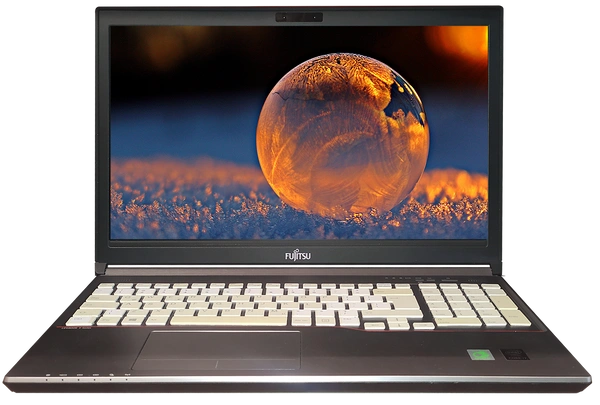 Fujitsu Lifebook E754 Core i7 4610m (4-gen.) 3,0 GHz / 8 GB / 120 SSD / 15,6'' / Win 10 Prof. (Update)